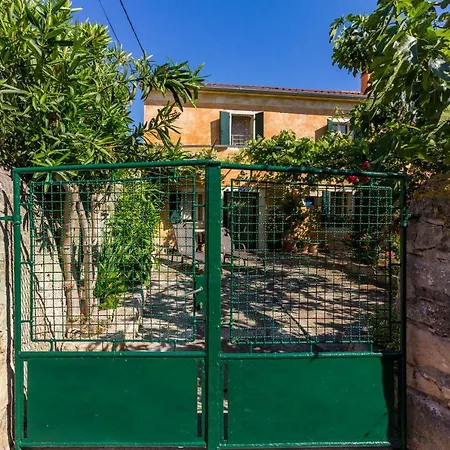 Regi House